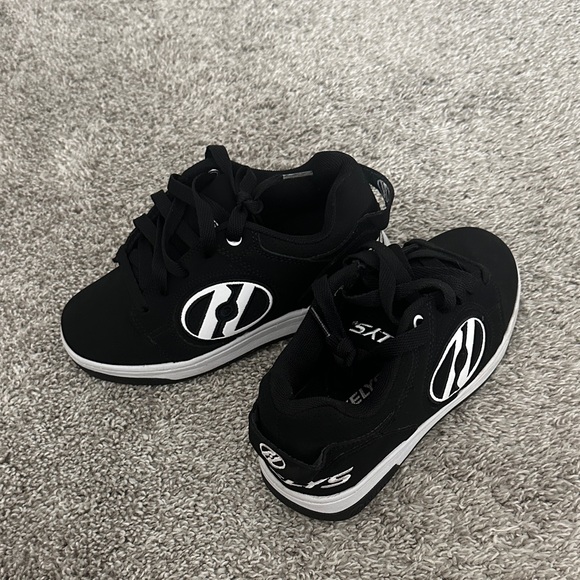 Heelys Black and White Roller Shoes - Picture 3 of 3